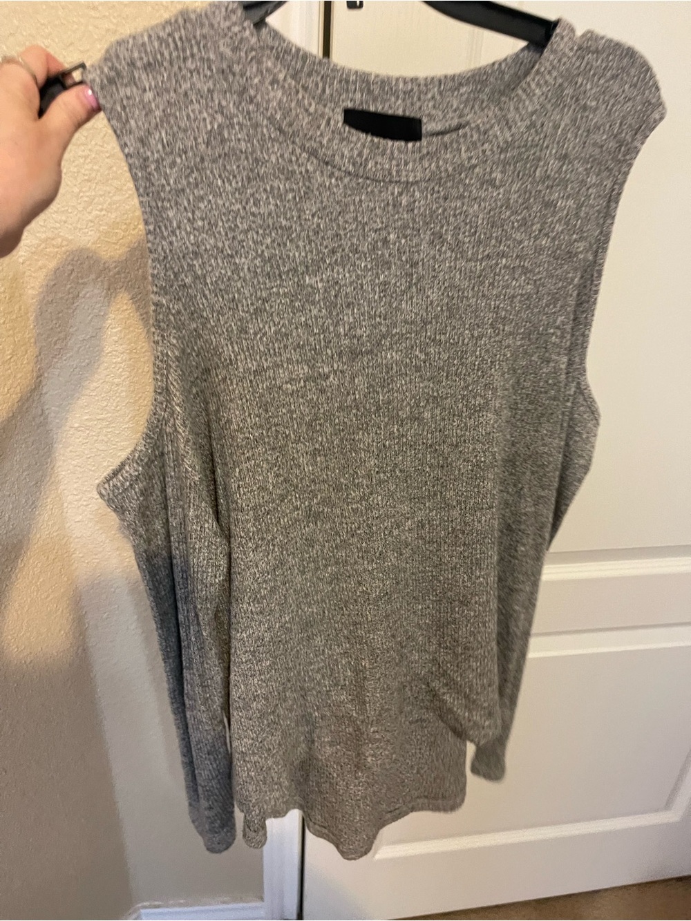 Sleeveless Ribbed Crew Neck Tank in Heather Grey